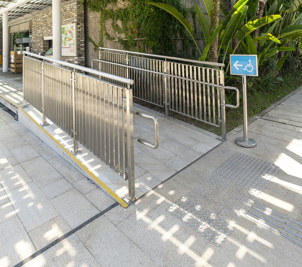 Ramps access and Lift